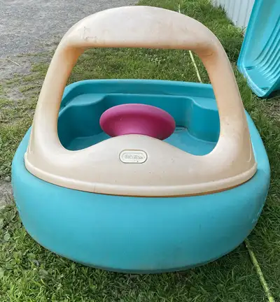 Your little ones will have a blast with this Little Tikes Sandbox, perfect for hours of outdoor fun!...