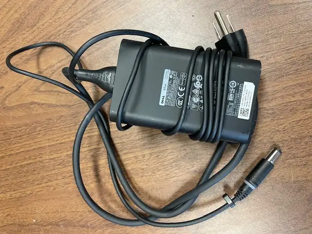65W Genuine Dell laptop power adapter /charger in Laptop Accessories in Ottawa - Image 2