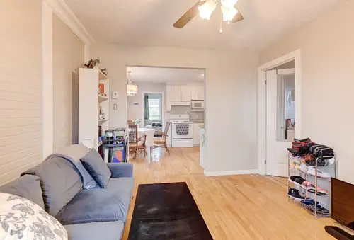 4 ½ à louer – Secteur Université de Sherbrooke Disponible pour le 1er juillet. Beau 4 ½ situé dans l...