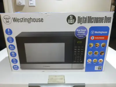 0.9cuft Westinghouse microwave. Used for 2 months during a reno. $75 Cash only No delivery Pickup in...