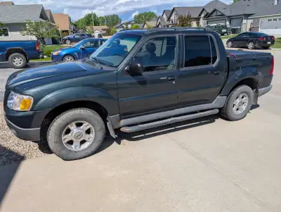 2004 Ford Explorer Sport Trac. PWR Seats, AC, Power Steering, Sun Roof, Heated Seats, Good Rubber on...