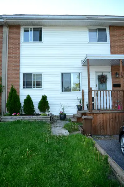Townhouse in downtown Aylmer