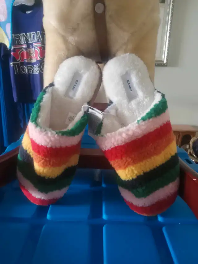 New!!! Super soft Old Navy slippers628637301779231226