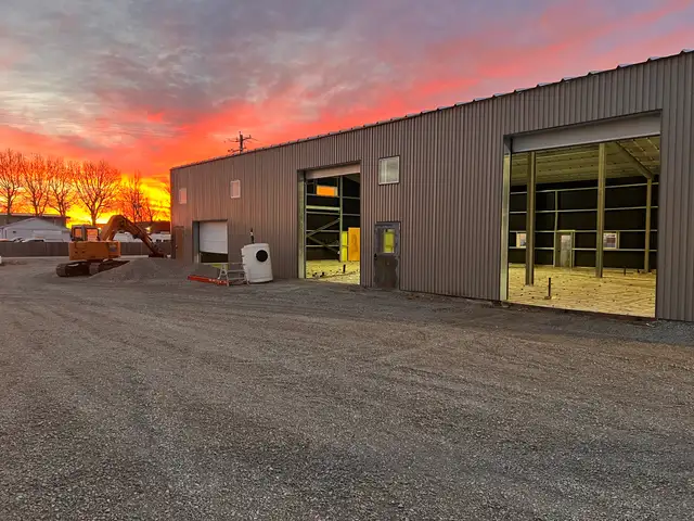 Work shops for rent. 1800 to 3600 square feet sizes