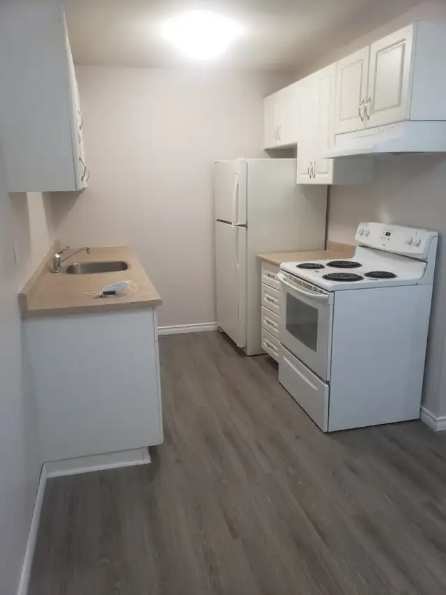 ** BEAUTIFULL THREE BEDROOM TOWN HOUSE FOR RENT IN BELLEVILLE**