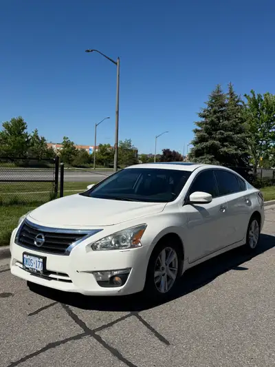 Selling my 2015 Nissan Altima, a reliable sedan with a smooth ride and comfortable interior. As a us...