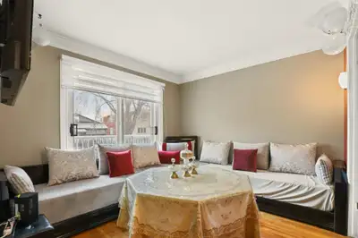 Magnifique 4 ½ situé au rez-de-chaussée d'un immeuble bien entretenu, dans un quartier résidentiel c...