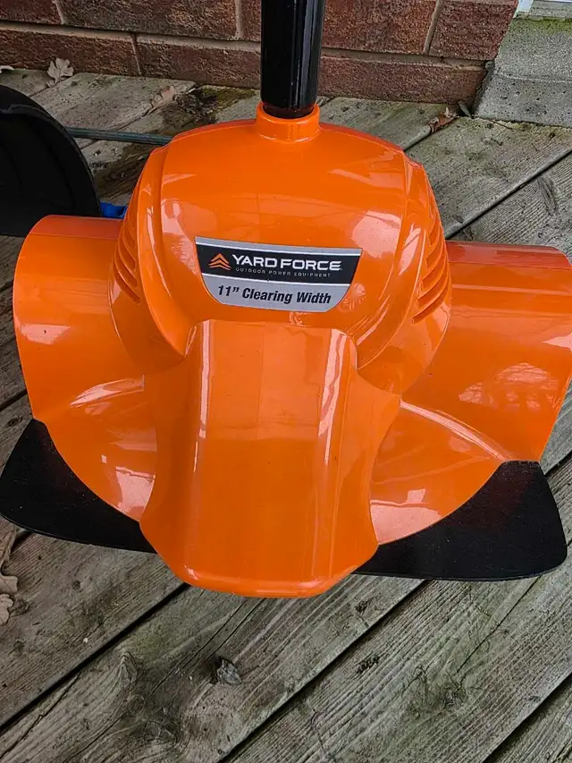 Yard Force Snow Shovel in Snowblowers in Barrie - Image 4
