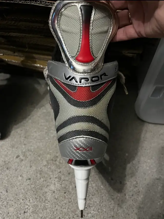 BAUER VAPOR XXII SKATES Junior Hockey Skate in Skates & Blades in Calgary - Image 3