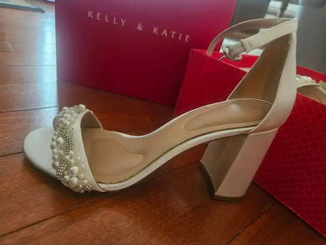 Womens white heels wedding type size 10 in Women's - Shoes in Calgary - Image 7