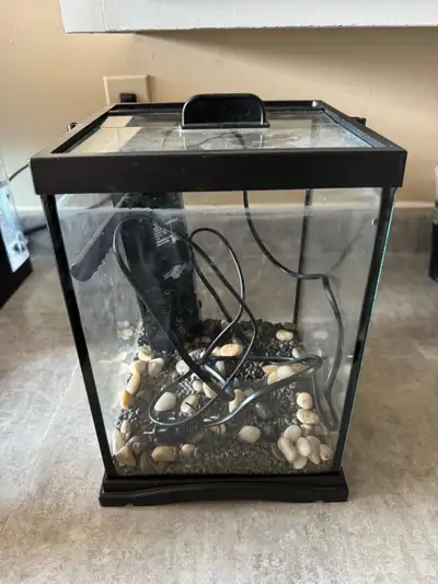 In good condition. Not sure of the gallon size.