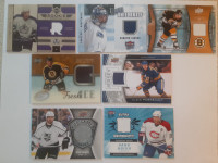 LOT DE CARTES DE HOCKEY INSERTS AVEC MORCEAUX DE CHANDAIL