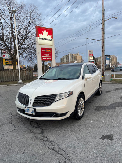 Selling my 2013 Lincoln MKT in good condition 