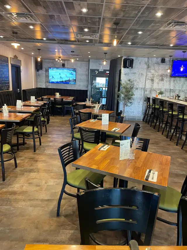 barmaid/waitress/cook in Bar, Food & Hospitality in City of Montréal - Image 7