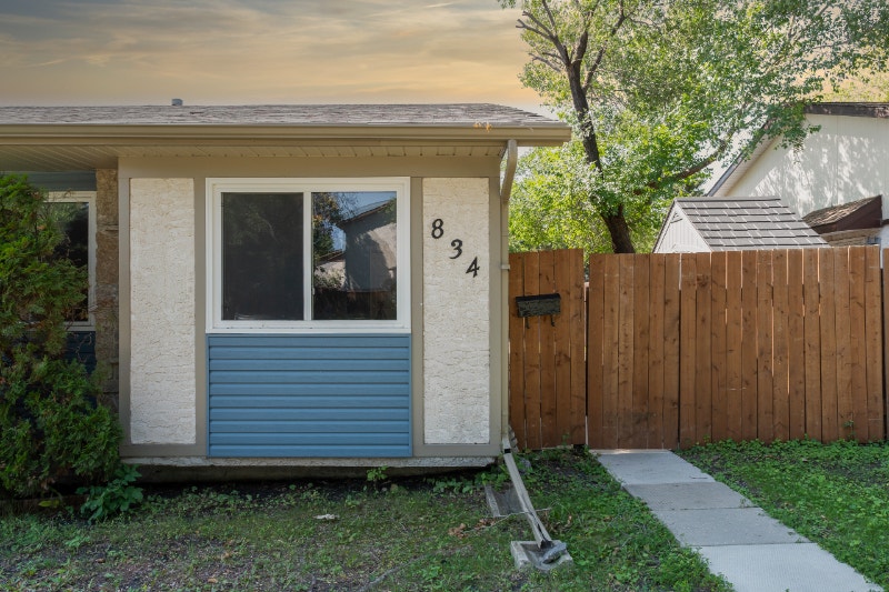 Side by side bungalow in Canterbury Park, Transcona Long Term Rentals
