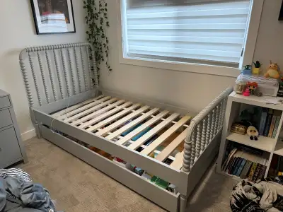 Light Grey Jenny Lind White Wood Spindle Kids Twin Bed with Storage Trundle Damage to slat roll supp...
