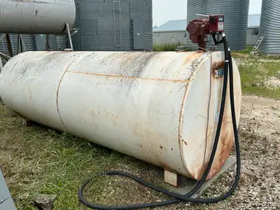 1000 gallon fuel tank with pump and meter