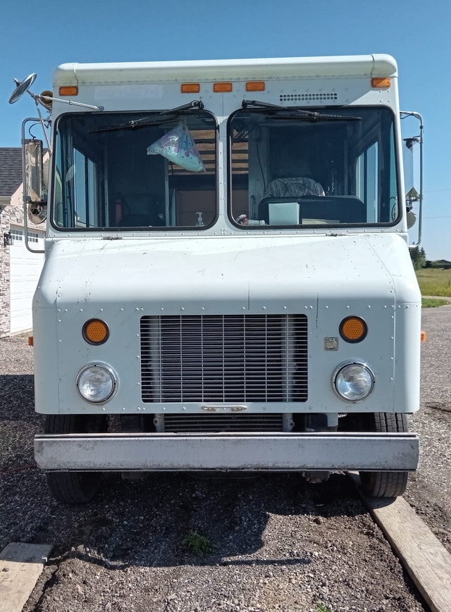 2003 - Step Van, Food Truck, Ice-cream truck in Cars & Trucks in Calgary - Image 2