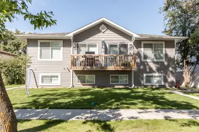 Pet-Friendly 2 Bed, 1 Bath Townhouse in Camrose - $1500/month