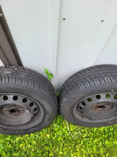 I am selling rims with all season tires, 2 tires are good condition and other two are 50%. Its a oem...