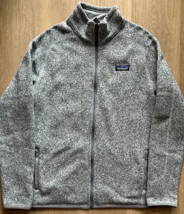 Patagonia Better Sweater Fleece - Medium in Women's - Tops & Outerwear in Calgary - Image 2
