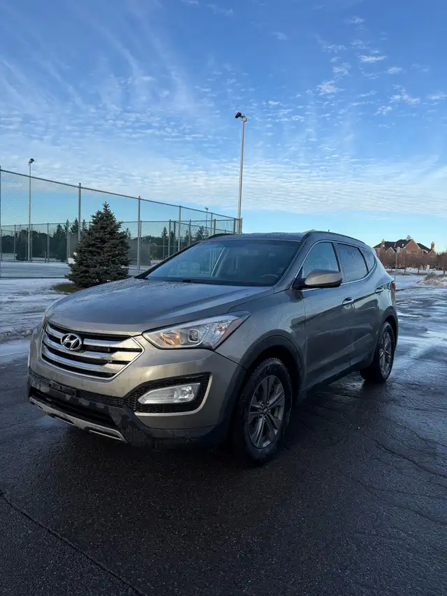 Hyundai Sante Fe 2015 AWD in Cars & Trucks in City of Montréal - Image 2