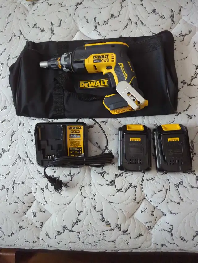 DeWalt Screw Gun in Power Tools in Oshawa / Durham Region - Image 5