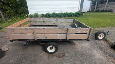 plateforme de métal, contour de bois facile a enlever et peut dumper. plaquer Ontario