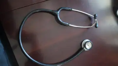 Selling a Littmann Quality Stethoscope. The Stethoscope is BRAND NEW ($150,99 + Tax).