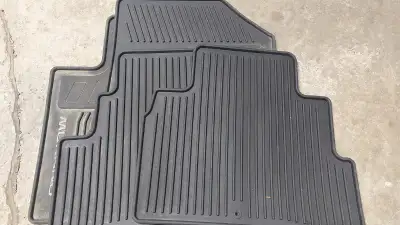 Complete set of genuine Nissan Murano winter floor rubber mats. Excellent condition.