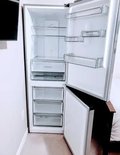 Hotel-like luxury furnished room suite w your own full fridge/freezer & microwave, non-basement, in...