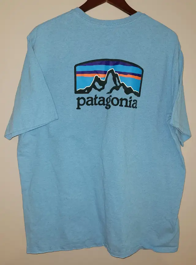 Patagonia fleece vest A-XL / Hoodie A-M / shirt A-XL in Arts & Collectibles in Red Deer - Image 6