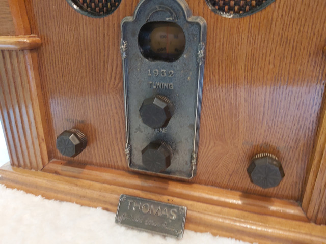 Thomas Collectors Edition AM/FM Radio with Cassette Deck & Tapes in General Electronics in Saint John - Image 3