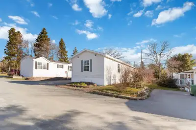 Mobile Home with Vaulted Ceilings and Ensuite Bath in Desirable Park MLS®: 202508852 299,900 Lot Fee...