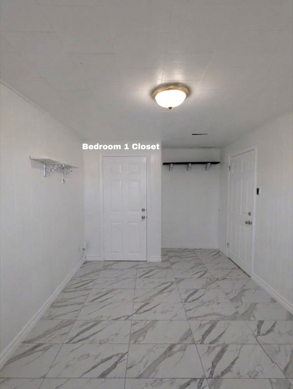 2-Bedroom Walkout Basement Apartment, All-Inclusive & Private 4