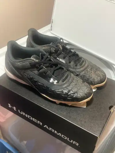 Men's Under Armour Baseball/Football Cleats Size 12, View more