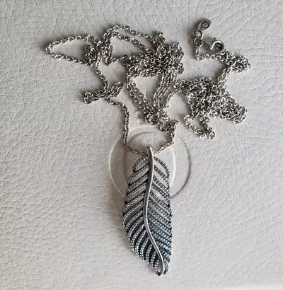 ●PANDORA LONG ADJUSTABLE THICK STYLE CHAIN WITH SPARKLING LARGE LIGHT AS A FEATHER PENDANT: $115.......