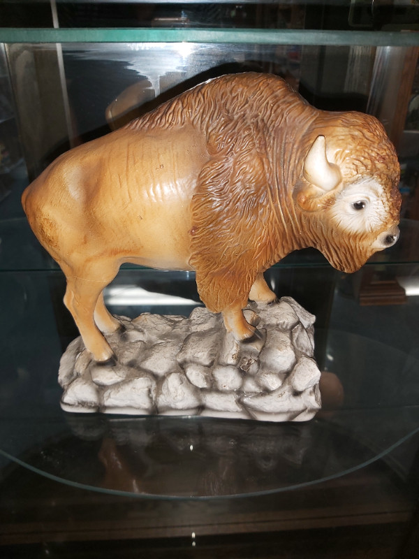 Chalkware -  Stunning large Buffalo statue in Arts & Collectibles in Red Deer
