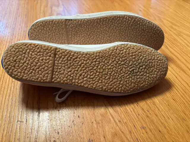 Keds Womens Sz 8 Champion Leather Sneaker in Women's - Shoes in Kitchener / Waterloo - Image 8