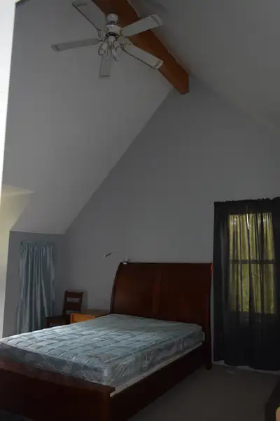 Attention Pilots, large furnished room 7 minutes from airport