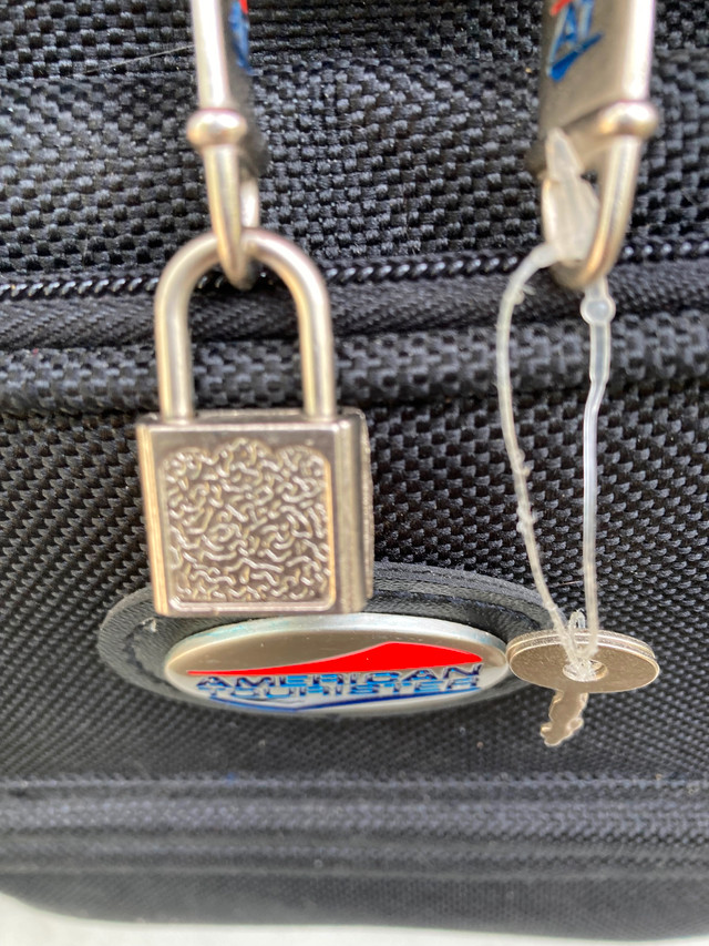 American Tourister carry on luggage in Bags & Luggage in Kitchener / Waterloo - Image 2