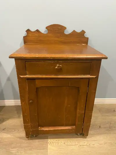 Title: Antique Solid Wood Wash Stand – Rustic Farmhouse Charm Description: Beautiful antique solid w...