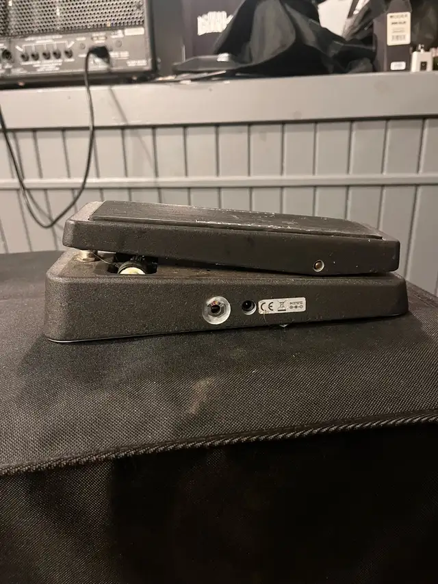 Dunlop Crybaby Wah Pedal  in Amps & Pedals in London - Image 4