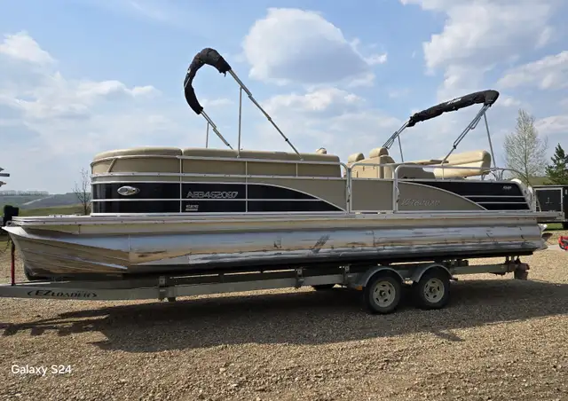2012 Manitou tritoon Boat, SES Series in Powerboats & Motorboats in Lloydminster - Image 2