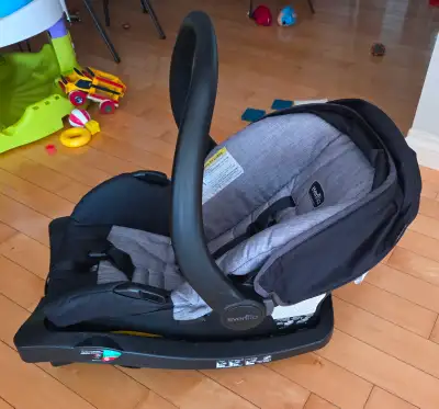 Infant car seat that can be switched to forward facing once baby is 22 lb or their head is 1 inch be...