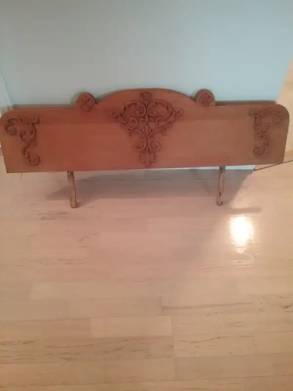 Tête de buffet antique Type 'Side Board'  ♤♤ in Hutches & Display Cabinets in Québec City - Image 2