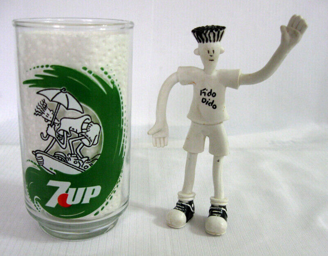 VERRE SEVEN-UP FIDO-DIDO VINTAGE PROMO GLASS avec/with  FIGURINE dans Art et objets de collection  à Ouest de l’Île