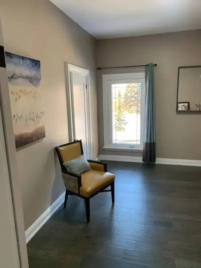 I’m renting 2 bedrooms 1 bathroom, living dining kitchen laundry furnished