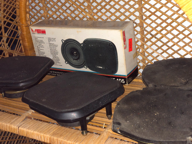 speakers smaller  various sizes 4 to 6 in in General Electronics in Winnipeg
