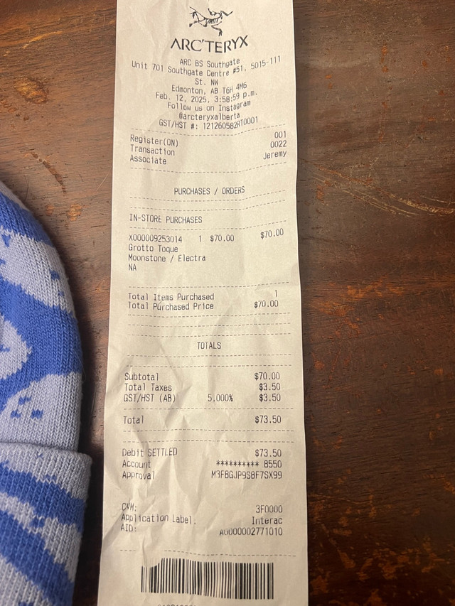 Arc’Teryx Beanie in Men's in Strathcona County - Image 3